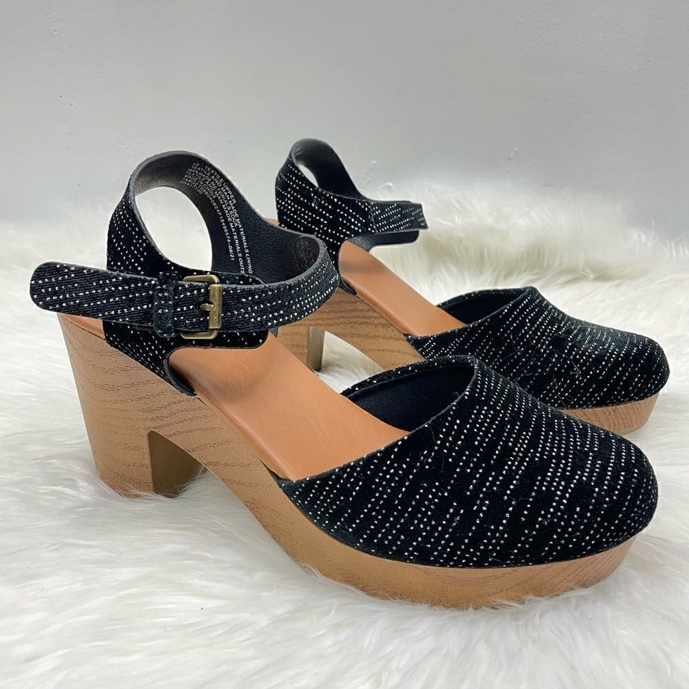 Universal Threads | Shimmer suede clogs 10.0 ankle strap (black & silver…